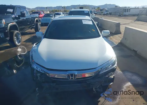 2017 Honda Accord Hybrid Touring z USA, uszkodzony, nr VIN JHMCR6F7XHC007900